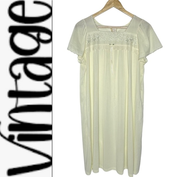 Vintage 80’s Carriage Court by Sears Embroidered Nightgown m